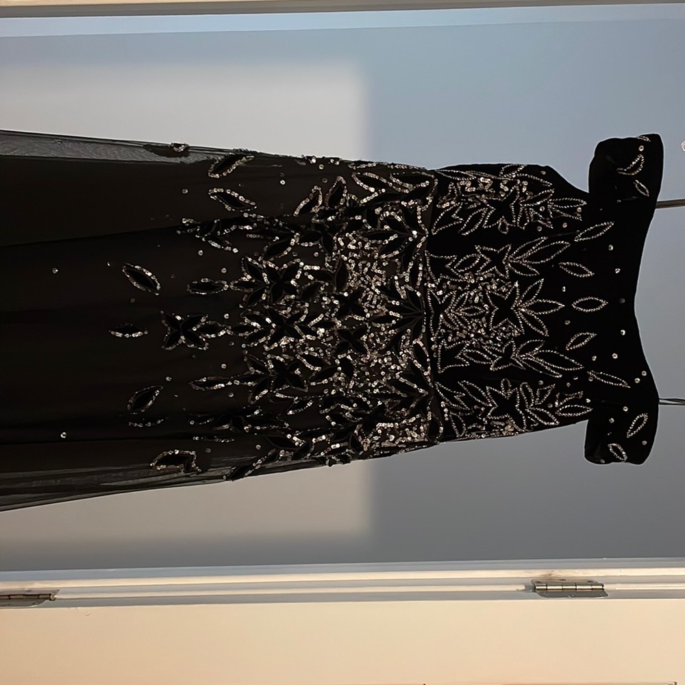 Black Adrianna Papell evening gown - Picture 4 of 7